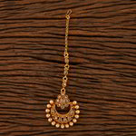 *Молочное и золотое латунное индийское украшение на голову (манг-тика) с перламутровыми бусинками