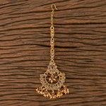 *Бежевое, коричневое и золотое индийское украшение на голову (манг-тика) из латуни с искусственными камнями