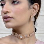 *Молочное и золотое латунное индийское украшение на шею со стразами