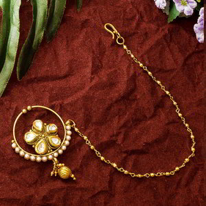 Молочное и золотое индийское кольцо в нос с перламутровыми бусинками