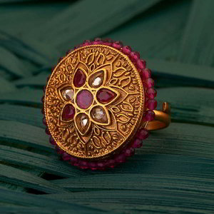 Молочное и золотое латунное женское индийское кольцо с бисером