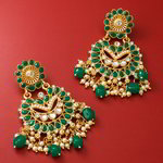 *Зелёные и золотые индийские серьги с искусственными камнями, перламутровыми бусинками