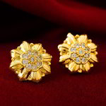 *Молочные и золотые индийские серьги со стразами