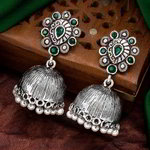 *Серебристые и зелёные индийские серьги с искусственными камнями