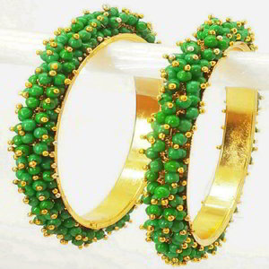 Зелёный и золотой индийский браслет с бисером
