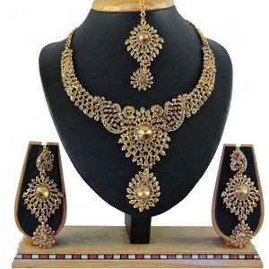 Золотое медное индийское украшение на шею со стразами