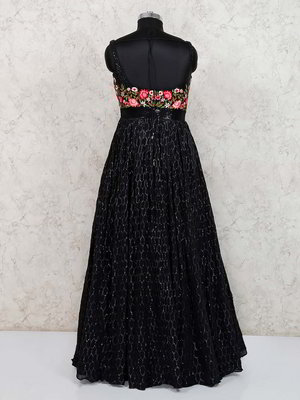Чёрное вышитое длинное платье в пол и палантин