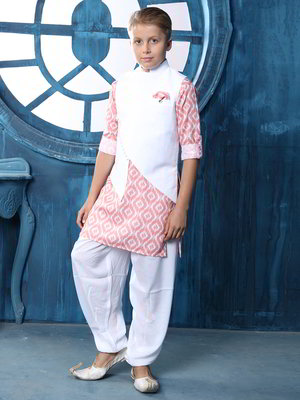 Белый и розовый национальный костюм для мальчика из хлопка