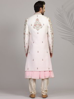 Кремовый и розовый шёлковый индийский свадебный мужской костюм