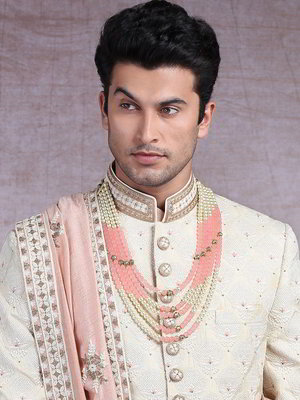 Кремовый шёлковый индийский свадебный мужской костюм