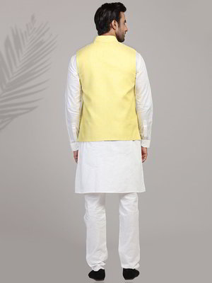 Жёлтый и белый национальный мужской костюм с жилетом из хлопка и льна
