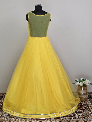 Жёлтое платье «в пол» / костюм из фатина без рукавов со стразами, пайетками, кусочками зеркалец