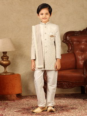 Кремовый национальный костюм для мальчика из креп-жоржета с пайетками