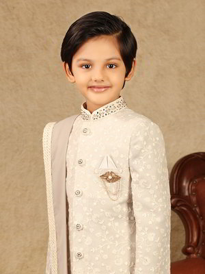Кремовый национальный костюм для мальчика из креп-жоржета с пайетками