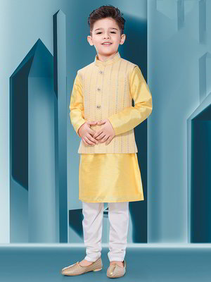 Жёлтый национальный костюм для мальчика из шёлка-сырца с пайетками