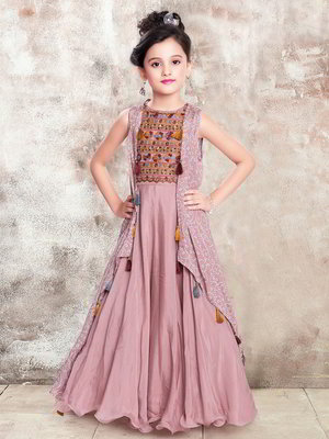 Розовый индийское национальное длинное платье / анаркали / костюм для девочки из креп-жоржета без рукавов, украшенный вышивкой люрексом