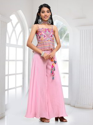 Розовый индийское национальное платье / костюм для девочки из креп-жоржета с пайетками
