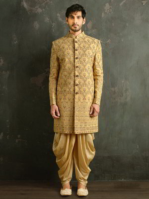 Золотистый и золотой индийский мужской костюм из хлопка с шёлком, украшенный вышивкой люрексом