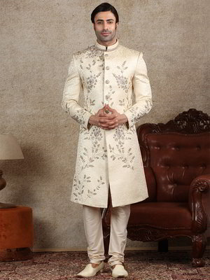 Бежевый индийский свадебный мужской костюм из шёлка
