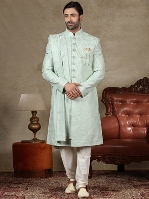 Фисташковый шёлковый индийский свадебный мужской костюм с пайетками