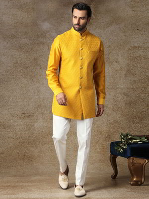 Жёлтый шёлковый национальный мужской костюм с жилетом