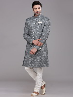 Серый индийский мужской костюм из креп-жоржета