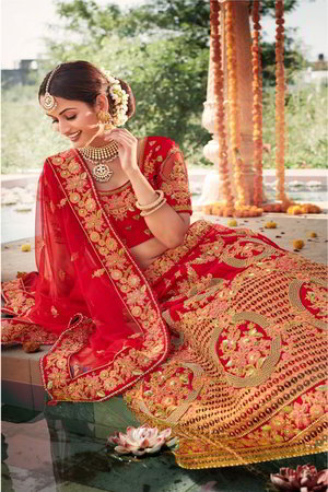 Красный шёлковый индийский женский свадебный костюм лехенга (ленга) чоли, украшенный вышивкой