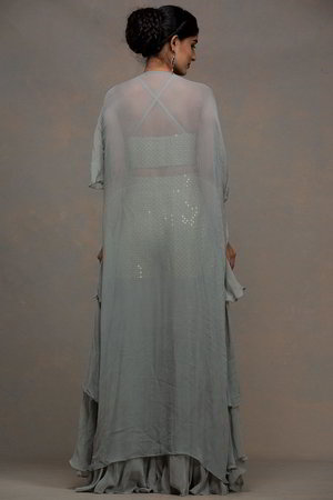 Серое платье / костюм из креп-жоржета, украшенное вышивкой