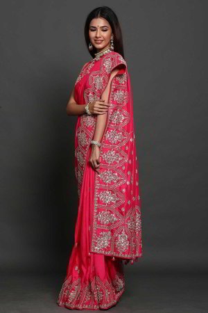 Золотое и розовое атласное индийское сари, украшенное вышивкой