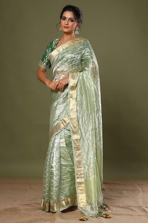 Зелёное и золотое индийское сари из парчи, украшенное вышивкой люрексом