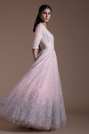 Светло-розовое платье / костюм из органзы, украшенное вышивкой