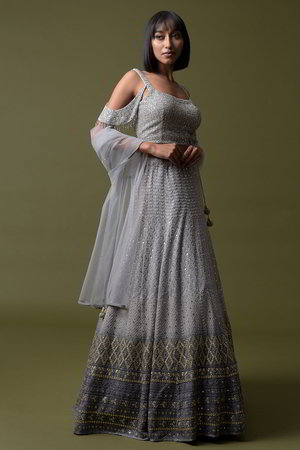 Светло-серый и серый индийский женский свадебный костюм лехенга (ленга) чоли из креп-жоржета и шёлка с рукавами с открытыми плечами, украшенный вышивкой