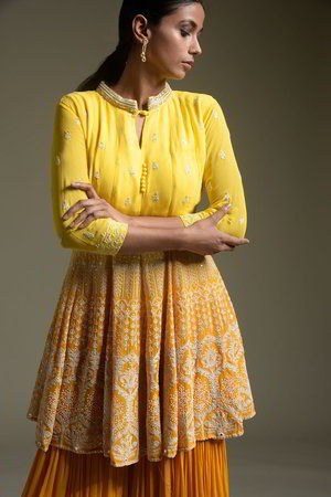 Жёлтое и оранжевое платье / костюм из креп-жоржета, украшенное вышивкой