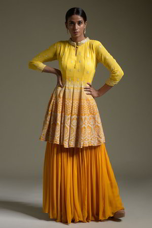 Жёлтое и оранжевое платье / костюм из креп-жоржета, украшенное вышивкой
