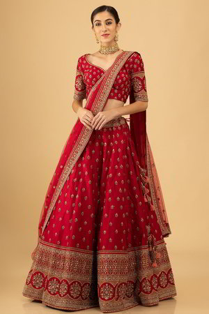 Красный индийский женский свадебный костюм лехенга (ленга) чоли из крепа и шёлка с рукавами ниже локтя, украшенный вышивкой люрексом с пайетками, перламутровыми бусинками