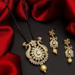 *Молочное и золотое индийское свадебное украшение (мангалсутра) со стразами