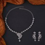 *Молочное, серебристое и цвета меди медное индийское украшение на шею со стразами