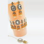 *Молочное и золотое индийское украшение на шею со стразами, перламутровыми бусинками