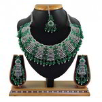 *Зелёное и золотое индийское украшение на шею со стразами, перламутровыми бусинками