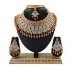 *Бежевое, коричневое и золотое индийское украшение на шею со стразами, перламутровыми бусинками