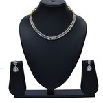 *Молочное и золотое индийское украшение на шею со стразами