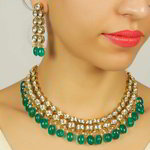 *Зелёное и золотое индийское украшение на шею с искусственными камнями
