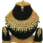 *Зелёное и золотое индийское украшение на шею с искусственными камнями