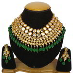 *Зелёное и золотое индийское украшение на шею с искусственными камнями