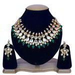 *Зелёное и золотое индийское украшение на шею с искусственными камнями