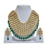 *Зелёное и золотое индийское украшение на шею с искусственными камнями
