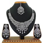 *Серебристое индийское украшение на шею со стразами