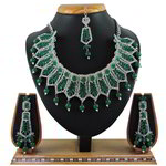 *Зелёное и золотое индийское украшение на шею со стразами