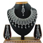 *Чёрное, золотое и серое индийское украшение на шею со стразами