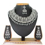 *Чёрное, золотое и серое индийское украшение на шею со стразами